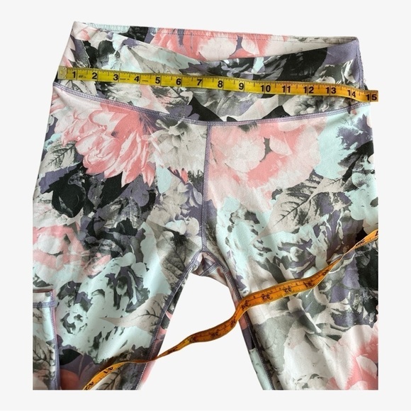 FABLETICS POWERHOLD MID-RISE CAPRI LEGGINGS & FABLETICS POWERHOLD MID-RISE CAPRI - Picture 10 of 11